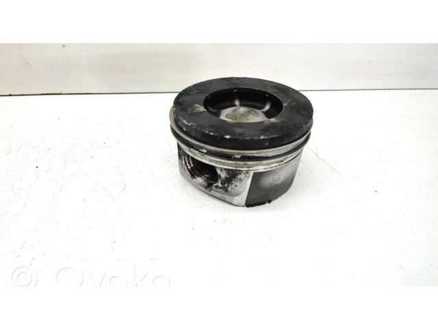 Píst BMW 5 F10 F11 pro naftový motor 2.0 N47D20C