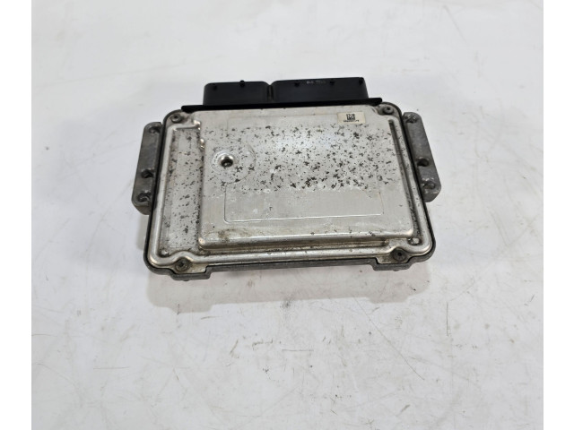 Блок управления двигателем Блок управления 0281018699, 55247020   Opel Combo D