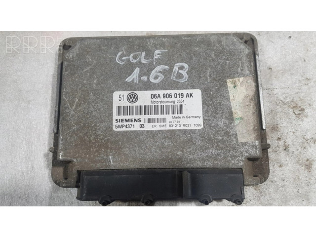 Řídící jednotka 06A906019AK   Volkswagen Golf IV 1998