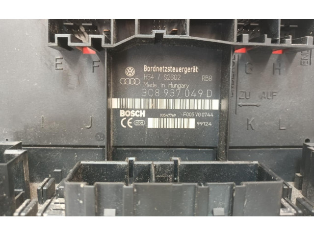   Pojistková skříňka 3C8937049D   Volkswagen Caddy 2010