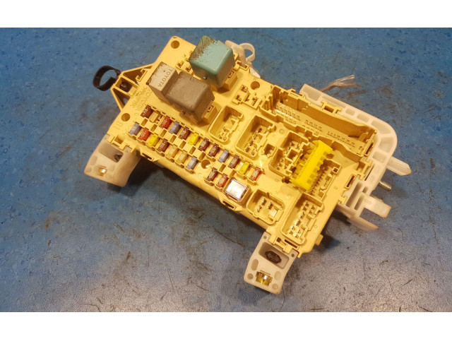 Блок предохранителей  89221-0F010, 89221-0F010   Toyota Corolla Verso E121    