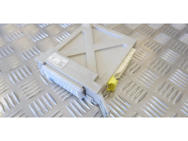   Pojistková skříňka 8273030L40   Lexus GS 250 350 300H 450H 2013