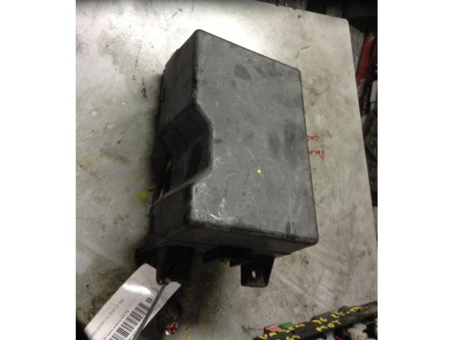   Pojistková skříňka    Mitsubishi Pajero 1990