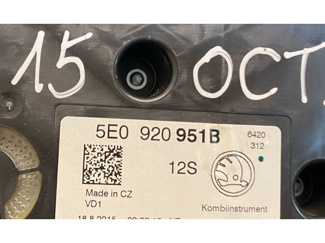 Панель приборов 5E0920951B, A2C53427456 Skoda Octavia Mk3 (5E)