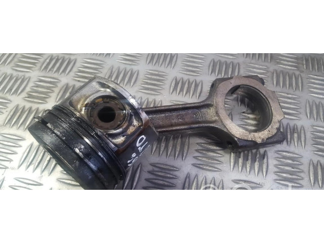 Píst Alfa Romeo 156 pro naftový motor 1.9