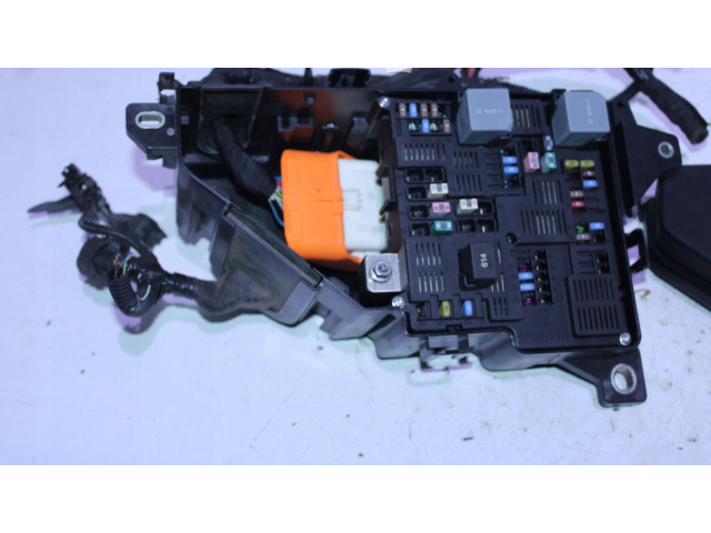 Блок предохранителей 31398001, 31654059   Volvo XC90    