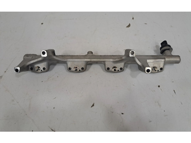 Vstřikovací lišta 7639979, 8694198 BMW 5 G30 G31