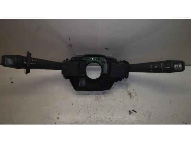 Мултифункционный включатель управления / ручка