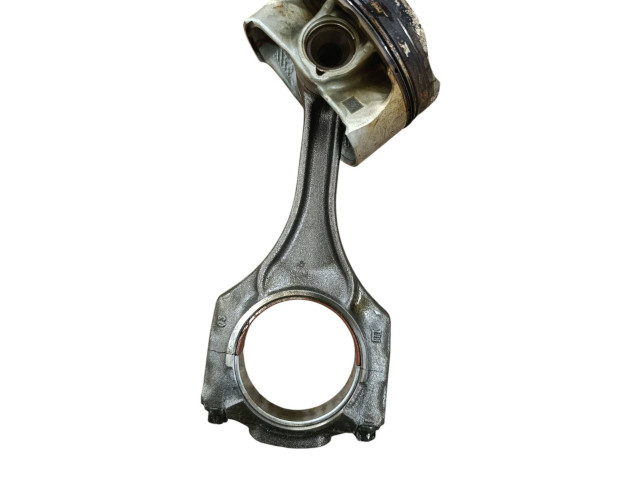 Píst 7646892 BMW 7 G11 G12 N63R