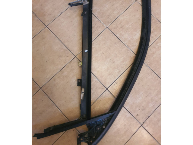 Передняя рамка дверного стекла 8E0837630 Audi A4 S4 B6 8E 8H