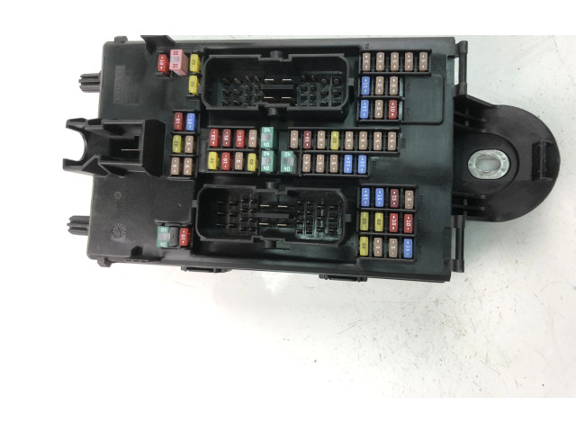 Блок предохранителей 32142591 Volvo XC90