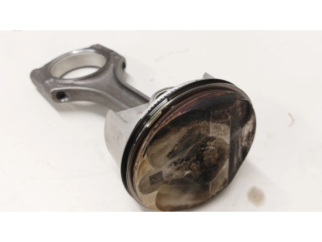 Píst 9A11031400R   Porsche Cayman 981  pro benzínový motor 3.4  