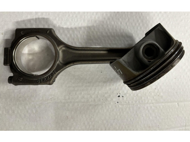 Поршень 94810304672, 94810301070 Porsche Cayenne (92A)