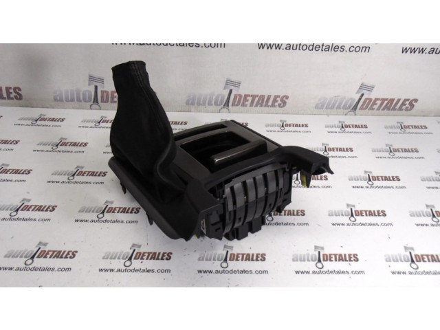 Передний держатель чашки