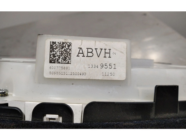 Панель приборов 13349551   Opel Meriva B       