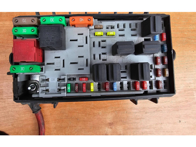 Pojistková skříňka 13217389 Opel Antara 2011