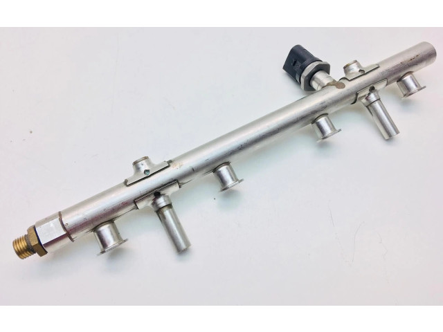 Топливная рампа 06K133317C   Audi A5 8T 8F  