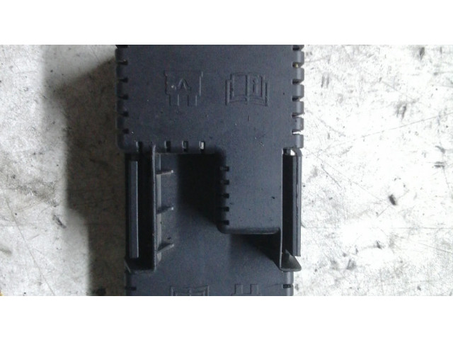 Pojistková skříňka Крышка ящика предохранителей 6G9T14C507, K067N Ford Mondeo MK IV 2008