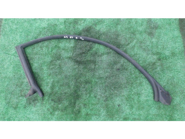 Передняя уплотнительная резина (у стекла)