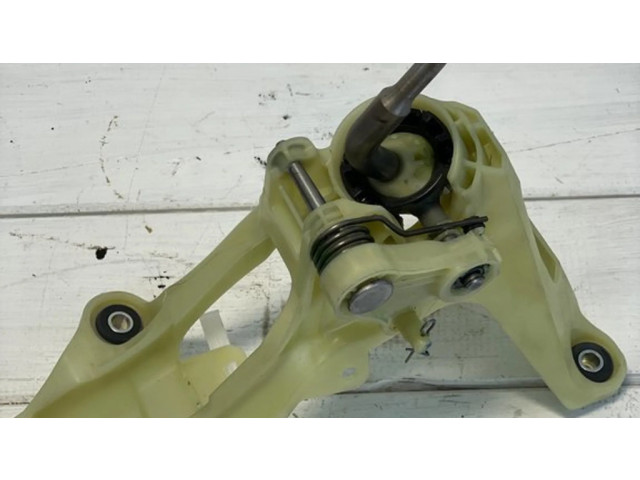 Механизм переключения передач (кулиса) (в салоне)