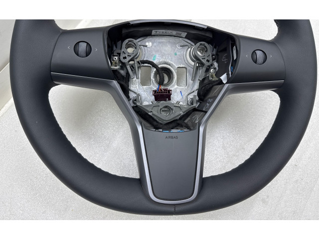 Руль Tesla Model 3  2017 -  года 1490214CND, 800425301LG      