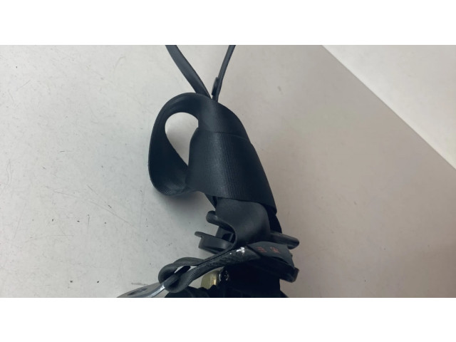 Задний ремень безопасности