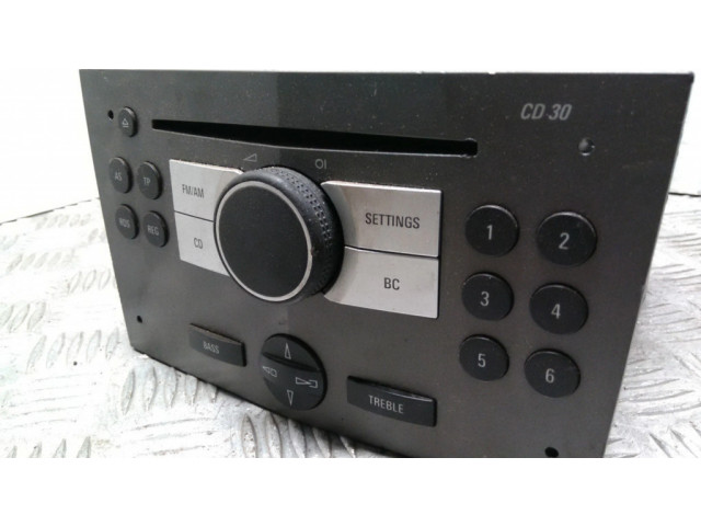 Радио/ проигрыватель CD/DVD / навигация