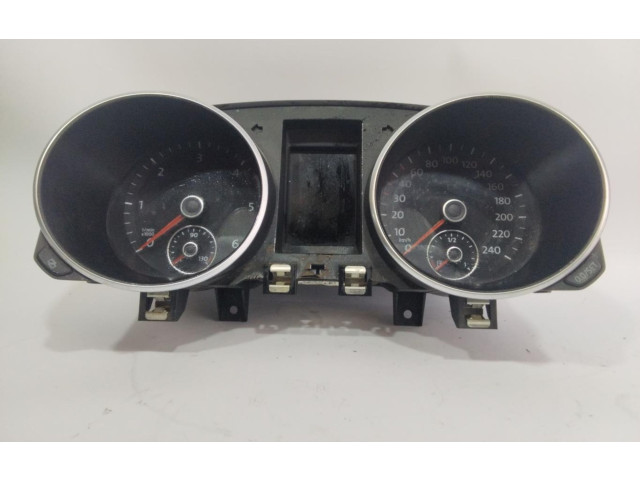 Панель приборов 5K0920870G   Volkswagen Golf VI       