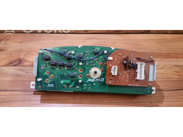 Панель приборов    Mazda 626       