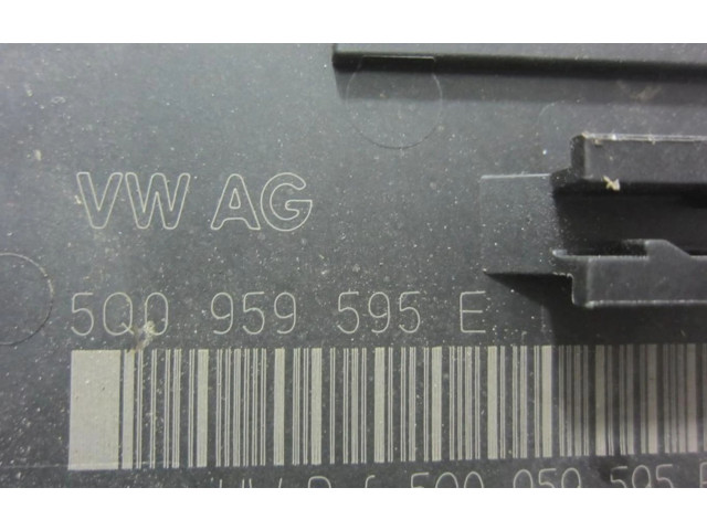 Řídící jednotka 5Q0959595E   Volkswagen Tiguan 2017