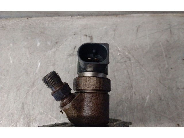 Vstřikovač 057103113C   Audi A8 S8 D3 4E    ASE 