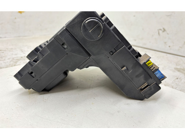 Блок предохранителей 30765646   Volvo V70    