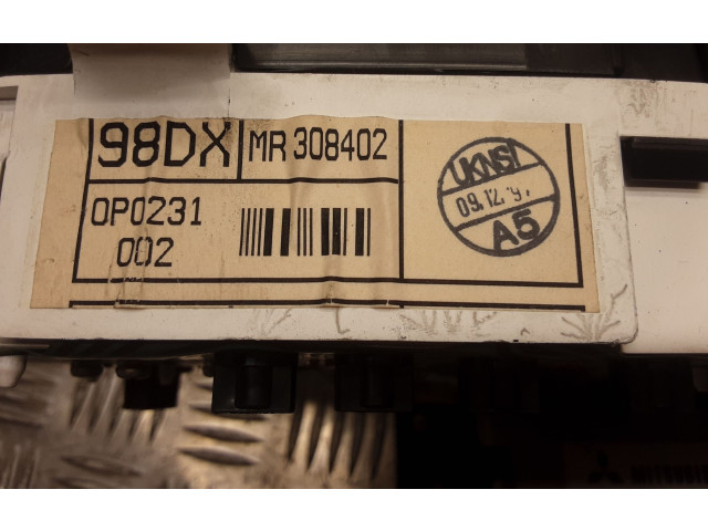 Панель приборов MR308402 Mitsubishi Carisma