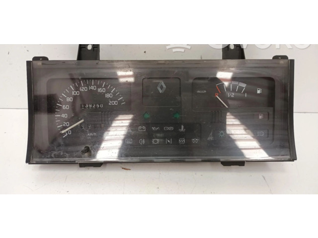 Панель приборов    Renault Clio I       