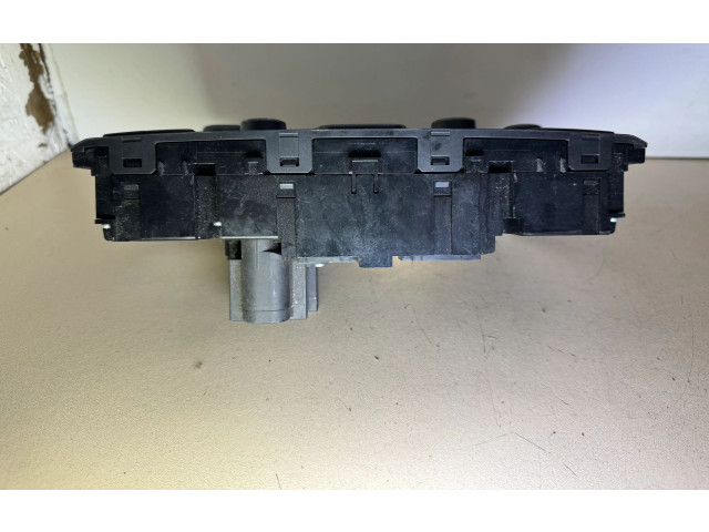 Блок управления климат-контролем 8682734, 03W48E   Volvo XC90