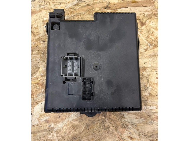 Блок предохранителей 30786646, 28080156 Volvo V70