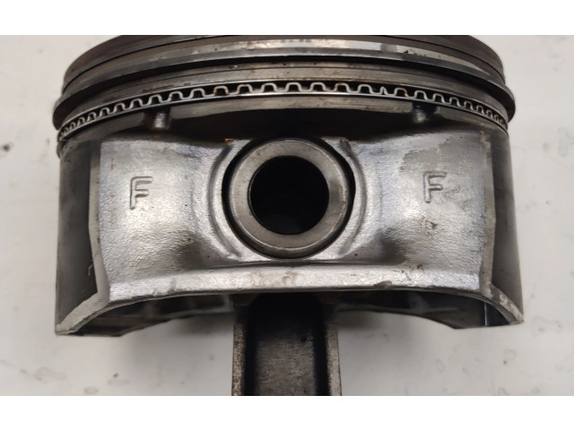 Поршень с шатуном 53021539AD, 05086011AA Dodge Challenger