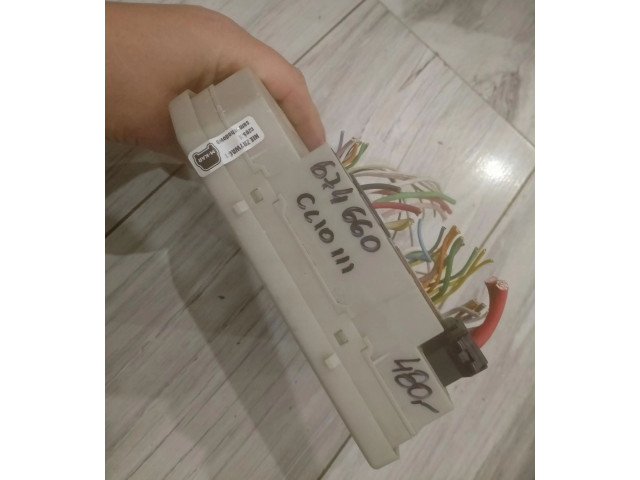 Блок комфорта 674660A Renault Clio III