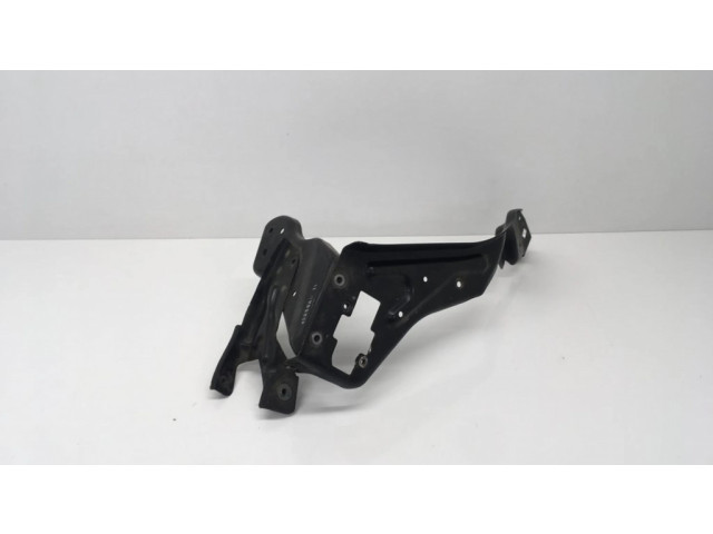 Держатель передней фары