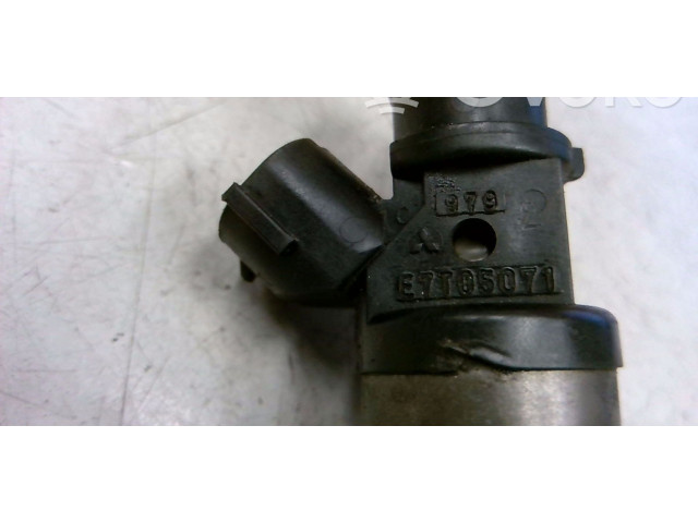 Форсунка E7T05071, MR560552 Mitsubishi Carisma