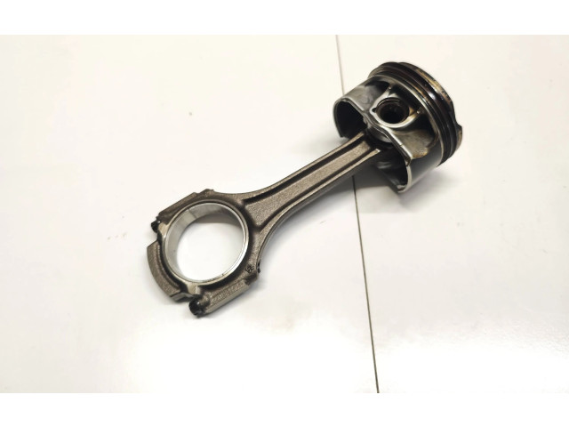 Píst A17700Q06, A17700 Mercedes-Benz C AMG W205