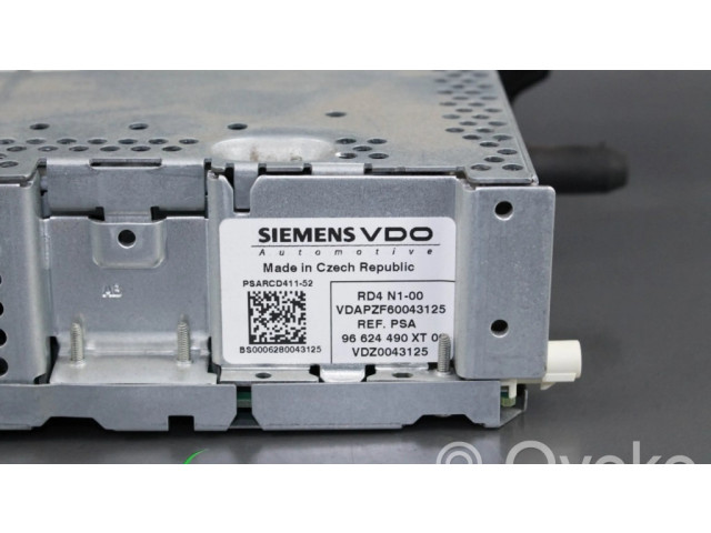 Радио/ проигрыватель CD/DVD / навигация