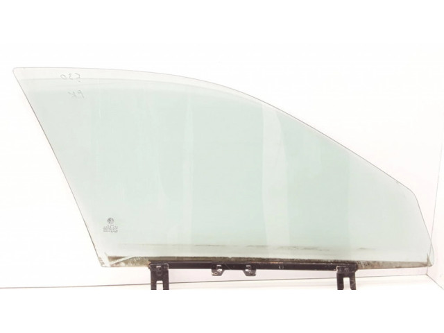 Основное стекло передних дверей (четырехдверного автомобиля)