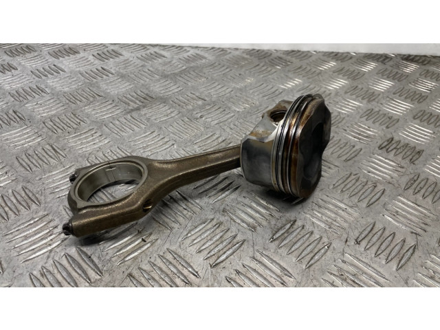 Píst 7528540 BMW 1 E81 E87 pro benzínový motor 2.0 N43B20A