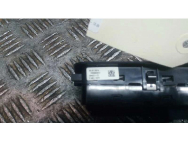 Включатель электрических окон