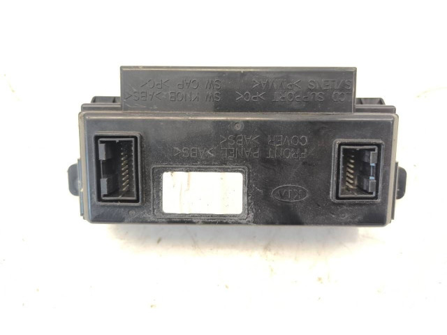 Дисплей    957101H100   KIA Ceed