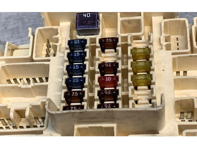 Блок предохранителей  NIETAANWEZIG, NIETAANWEZIG   Lexus IS 200-300    