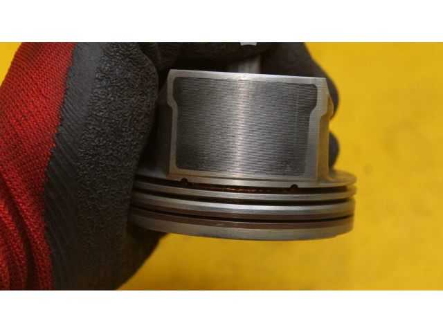 Поршень с шатуном Volkswagen Golf VI