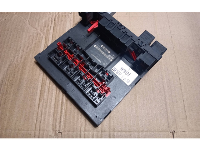 Блок предохранителей H32S0401, 1K0937049P Volkswagen Caddy