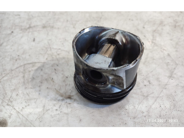  Поршень    Nissan X-Trail T30  